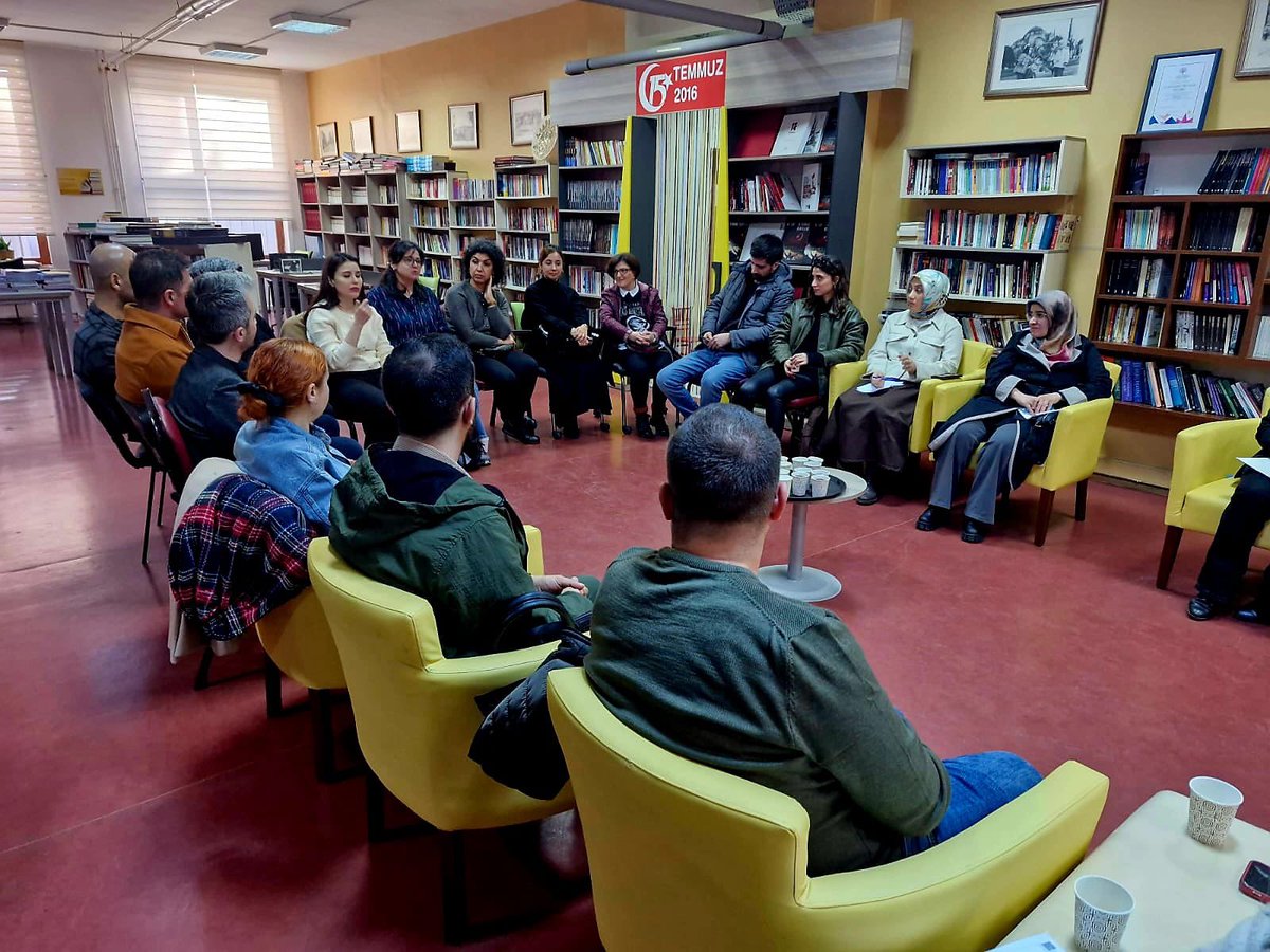 imemtemelegitim's tweet photo. Türkiye Yüzyılı Maarif Modeli İzleme Komisyonunda görevli öğretmenlerimizin Müdürlüğümüz Kütüphanesinde gerçekleşen toplantısından.
@tcmeb @Yusuf__Tekin @mebtegm @ebubekirsavasci @istanbulilmem @MucahitYentur https://t.co/5qkCrtYuf6