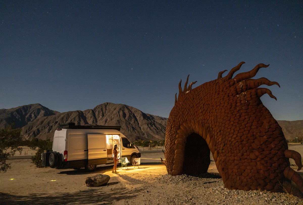 LegacyCampingUS's tweet image. Off-grid and under the stars 🌌🚐 Who wouldn’t want to camp next to a desert dragon? 🏕️
#VanLifeAdventures #DesertVibes #LegacyCampingUSA