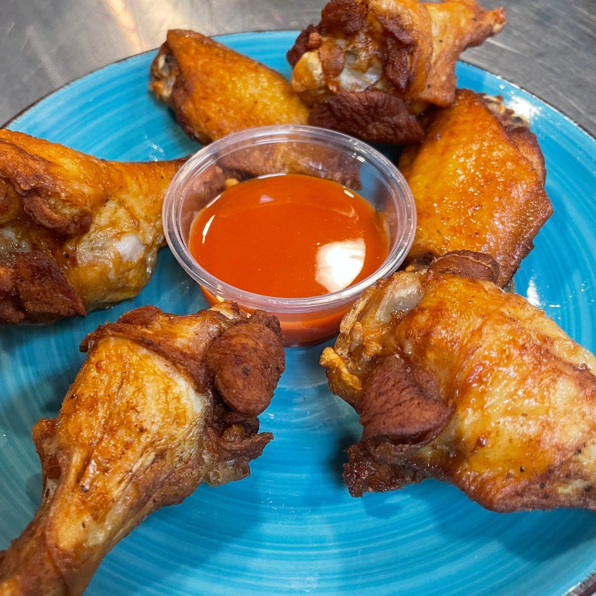 🏈 Big Game? Big Flavor! 🍗🔥

Taíno Wings are back—Mango Jalapeño, Guava BBQ, Naked (totally legal, promise!), or Medium Hot if you like it spicy! 🏆 Get them in sets of 6, 10, or 25 for your game day spread. Let’s make this a flavor win! 😏 #TainoWings #EatKoki #SaborBoricua