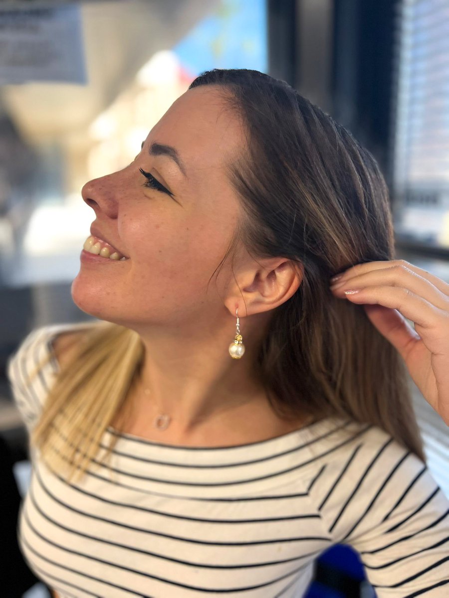 OHLASchools's tweet image. Our students at #OHLATampa got creative with jewelry making while practicing their English skills. Fun, learning, and a little sparkle ✨  #LearnEnglish #ESLFun #BestEnglish #OHLASchools