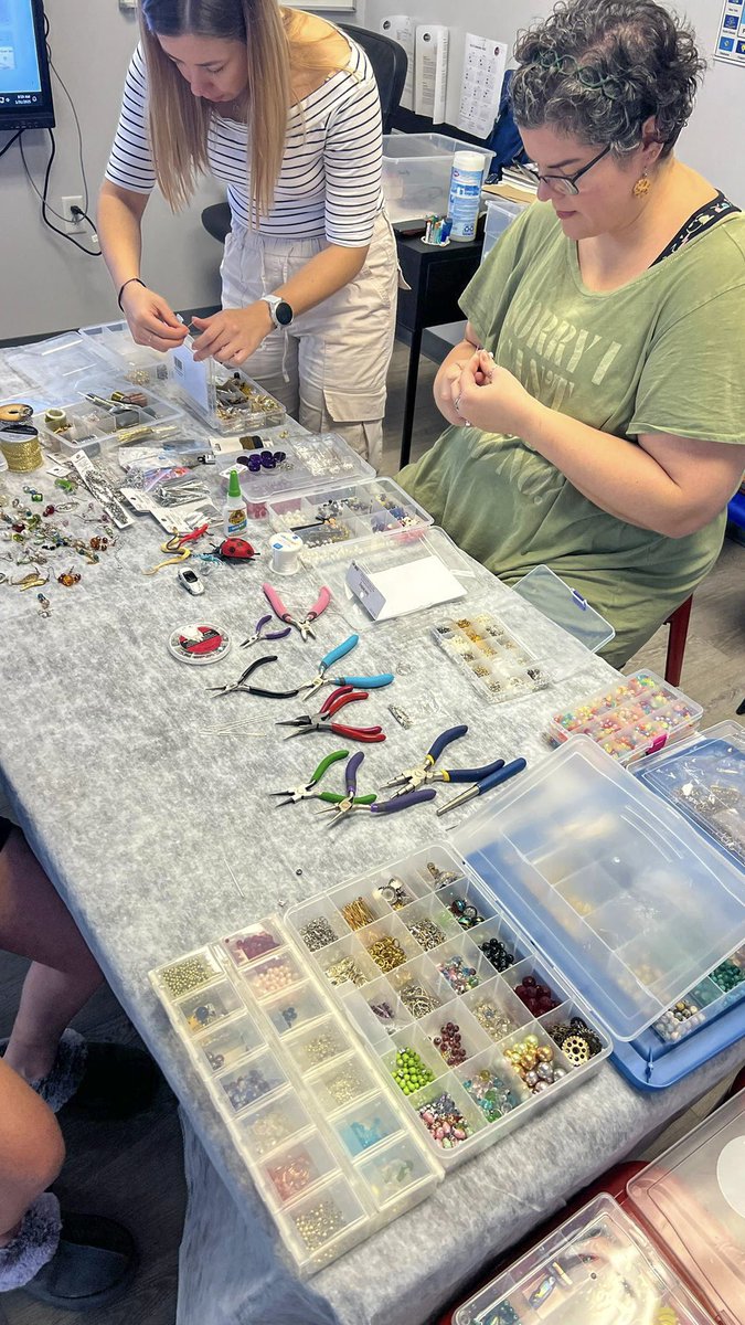 OHLASchools's tweet image. Our students at #OHLATampa got creative with jewelry making while practicing their English skills. Fun, learning, and a little sparkle ✨  #LearnEnglish #ESLFun #BestEnglish #OHLASchools