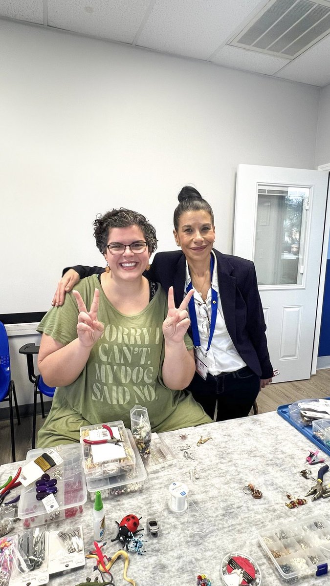 OHLASchools's tweet image. Our students at #OHLATampa got creative with jewelry making while practicing their English skills. Fun, learning, and a little sparkle ✨  #LearnEnglish #ESLFun #BestEnglish #OHLASchools