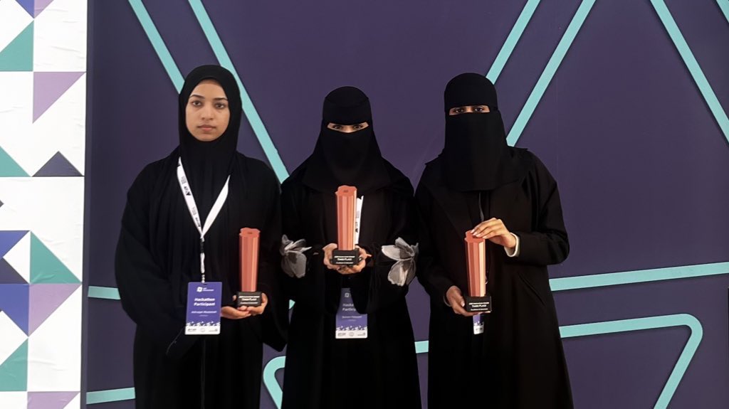 lojaindata's tweet image. ما بين الفكرة والنجاح، هناك جسر من العمل والإصرار… وعبرناه! 💡🚀  
بفضل الله، مؤسس حقق **المركز الثالث** في #هاكثون_جسر من بين 24 فكرة! 🥉  
#GSR2025 @GSRKFUPM