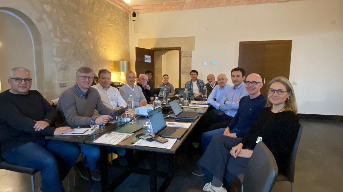 🤳¡Compartimos esta foto de Junta Directiva reunida en estos momentos en 📍Segovia! 💪🏻Trabajando activamente en nuevas estrategias y mejoras para el futuro de <a href="/SEEDendoscopia/">SEED</a>. 
🚀Nuestro compromiso es fortalecer el #crecimiento y la #innovación, asegurando que cada decisión