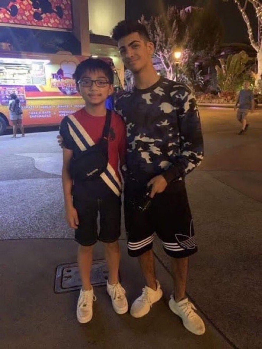 sx1nbae's tweet photo. can we bring this picture back bc lmao https://t.co/o607dyCKbq