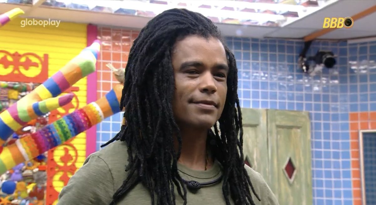 Parem de chamar esse homem de lindo pelo amor de deus