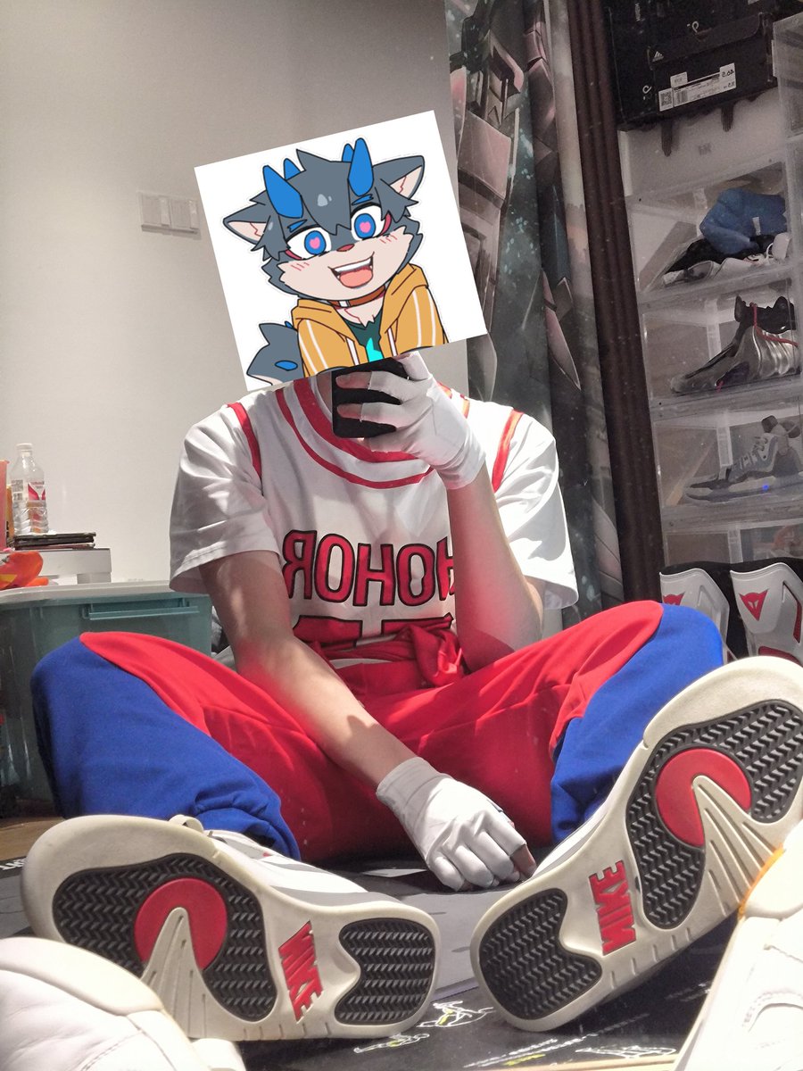 ZQBauzzy's tweet photo. 申请续费寒假，或者穿越回去也行
（仅试衣非cos啊啊 https://t.co/n55uZTvwHM