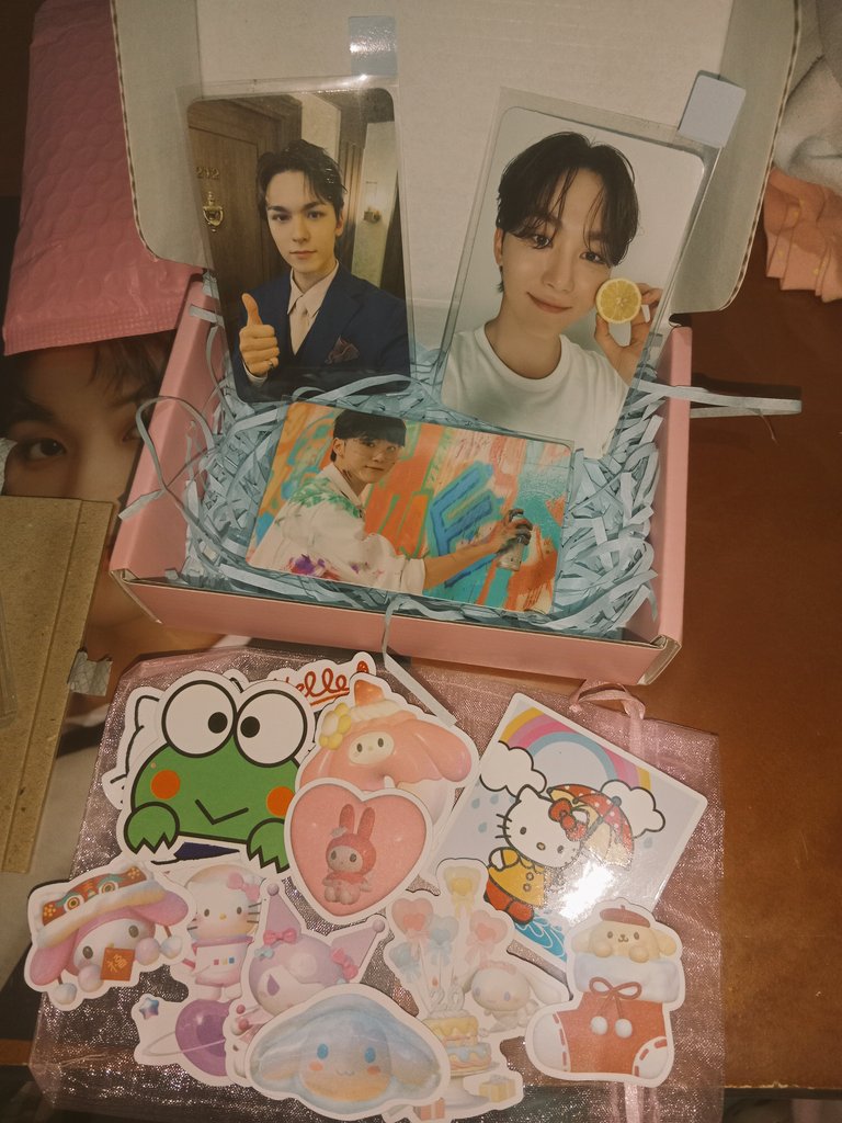 han_nieee_scoup's tweet photo. @tttalgiberri HI POOOOO DUMATING NA ANG BABIES KO🥹💗 THANK YOU SO MUCH PO SA PATIENCE SA KAKULITAN KO KAHIT NA MAG MADALING ARAW NA AKO NAG ORDER😞🫶🏻 VERYYYY SAFE PACKAGING + VERY CUTE PA + THE FREEBIES ✨✨✨✨ 
PABUDOL NARIN KAYO SO MUCH💓
#Tenchuberri https://t.co/lCPqh53qCw
