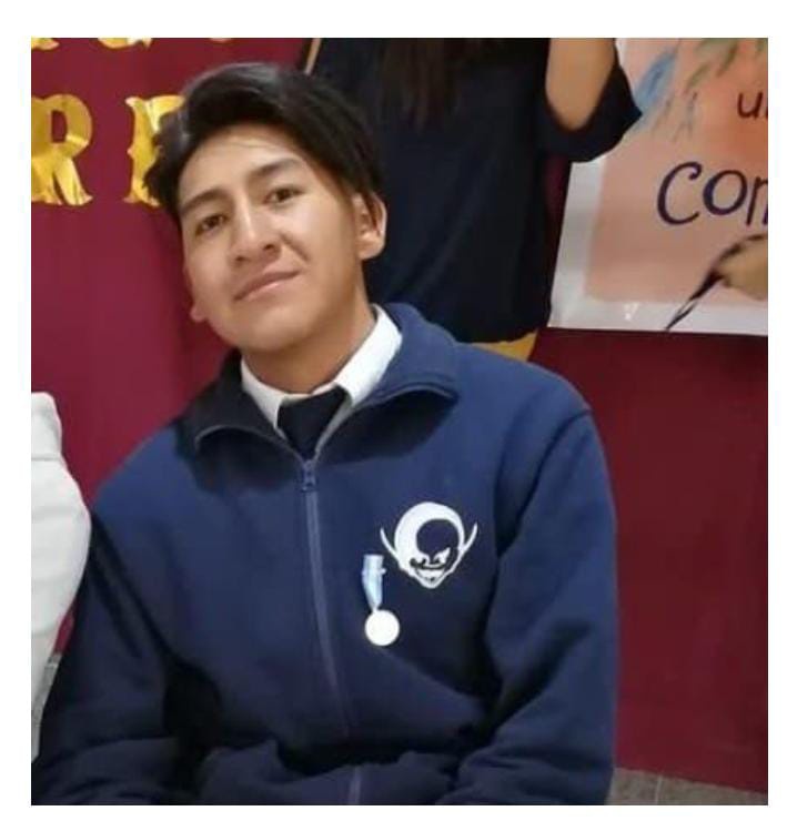 Otra vez la Gendarmería asesina en la frontera. Hace poco en Orán ahora en La Quiaca. Ivo Rodrigo Torres de 22 años que regresaba a su comunidad. ¿Por qué? Por llevar hojas de coca y turrones. 
Ayer lo dijimos en el Congreso, la ministra Bullrich tiene las manos manchadas con