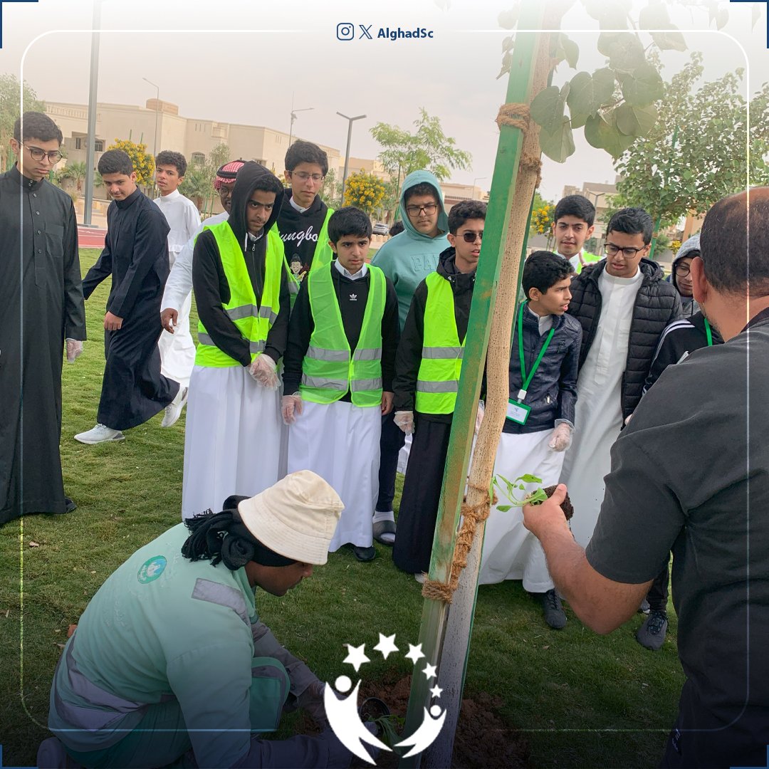 AlghadSc's tweet photo. || #لقطات 📸
 
مشاركة طلابنا في مبادرة التطوع في #الرياض_الخضراء بالتعاون مع أمانة الرياض و جمعية الفلاح ، حيث ساهموا في غرس الأشجار وتعزيز الوعي البيئي لأجل مستقبل أكثر اخضرارًا. 🌱  

الغد الملك عبدالله📍
#مدارس_الغد_الأهلية https://t.co/tThEaJTVdT