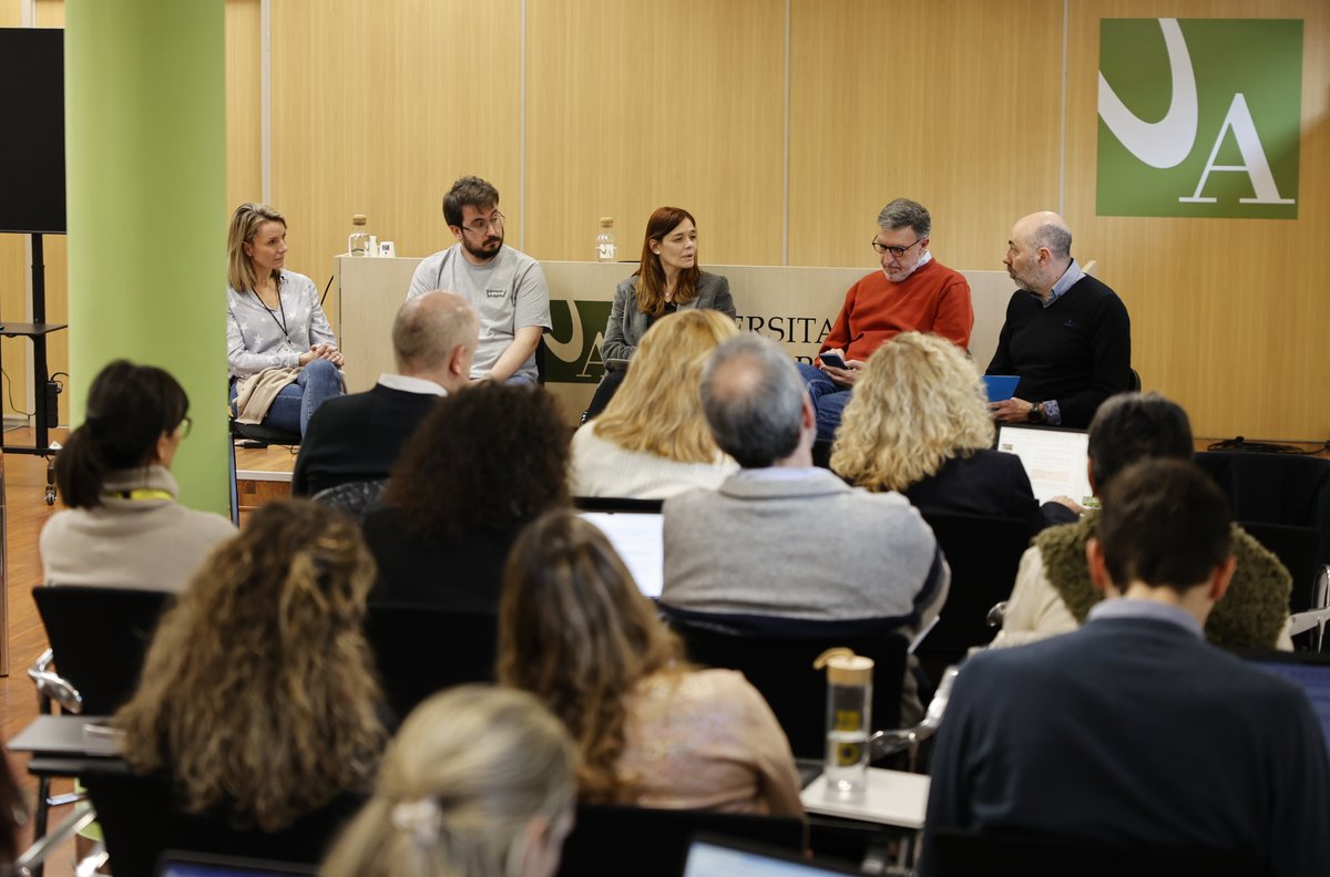 Universitat d'Andorra tweet media