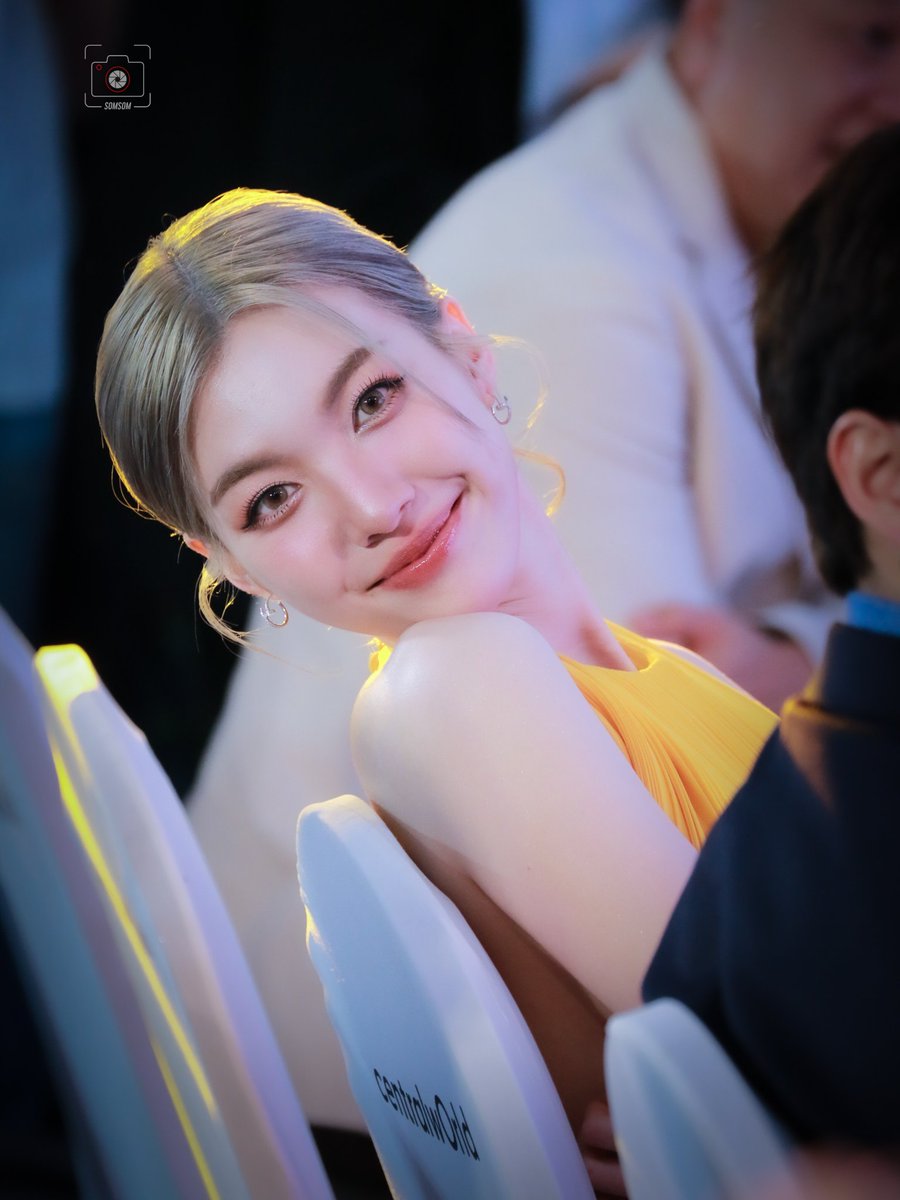 SS. S​ h o​ o​ t :Korn:-)📸 tweet media