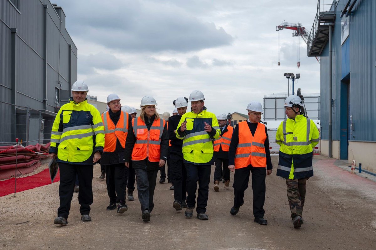 La France est une puissance maritime. 

Nos marins, nos sous-marins, nos frégates protègent notre souveraineté et notre indépendance. Face aux nouvelles menaces, nous faisons le choix de l’innovation et de la présence. Fierté, admiration et reconnaissance pour nos marins. 🇫🇷
