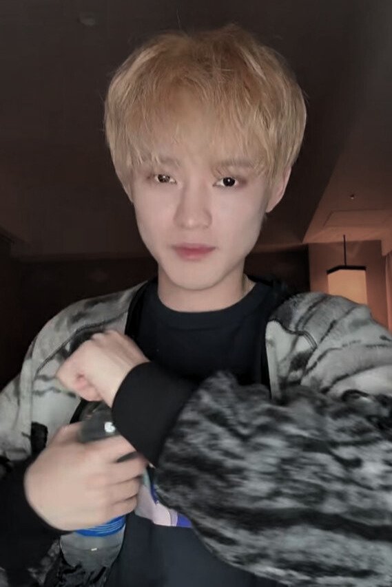 chennzle's tweet photo. chen-d is on air. https://t.co/18uspbFws3