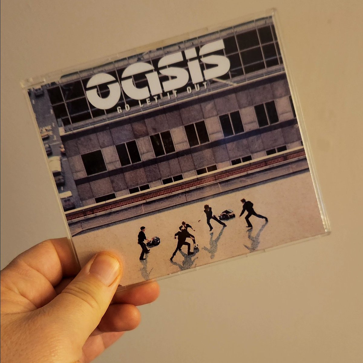 nickcinomusic's tweet image. Happy 25th Anniversary to GO LET IT OUT, released on this this day in 2000!

#oasis #goletitout #sotsog #liamgallagher #noelgallagher