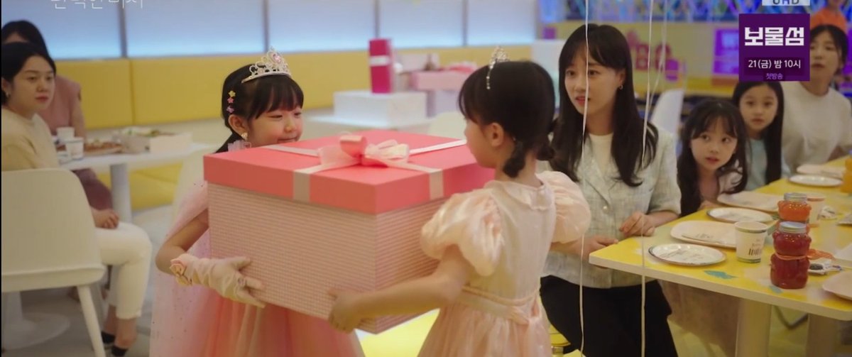 liveinkdrama's tweet photo. Jiyun accompanied Byeol to her friend's girls only birthday party 🥹💕
#LoveScout
#LoveScoutEp10 https://t.co/Aqg7Uc9yFw