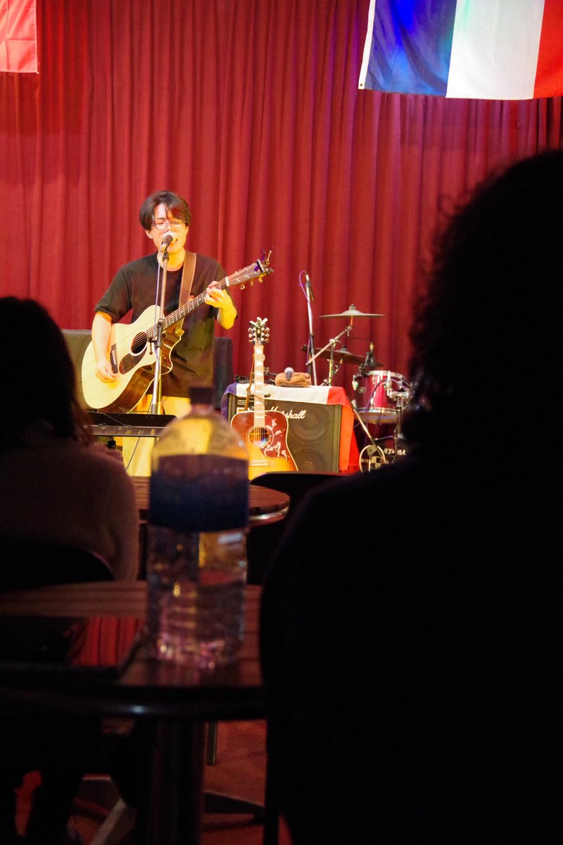 Kengoneko's tweet photo. 2025/02/06
My dear
お正月に親戚が集まって、わいわい言っているような温かい時間でした
男の子3人集まってギターについての話に花が咲いていました
ケビンさんいつもありがとう😊
ございます https://t.co/ORd2ontlwy