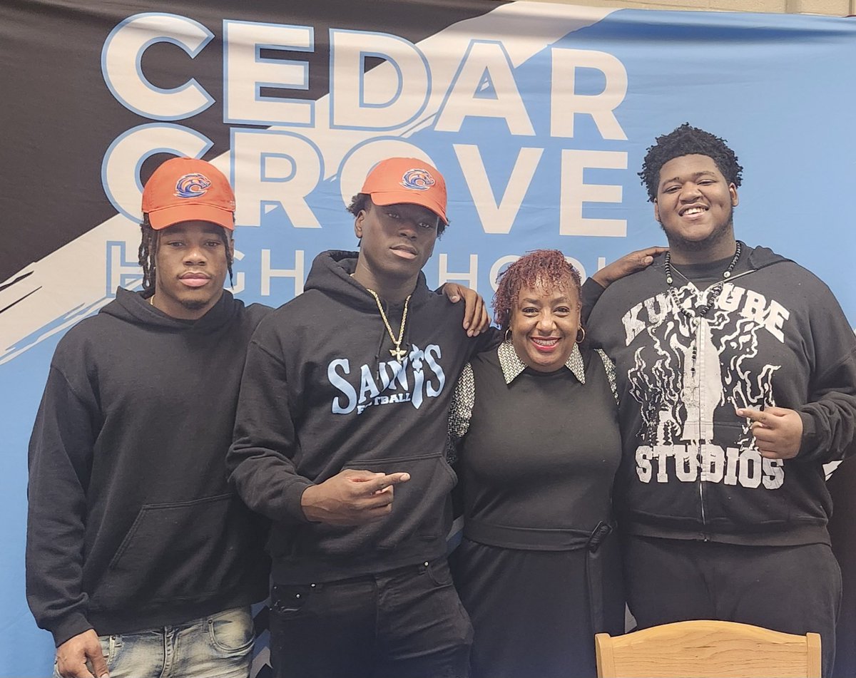 CedarGrove2360's tweet photo. SIGNING DAY!✍🏾🏈

We are so proud of our student athletes Arcadio, Zsewaun, and Phillip. Wednesday, these young men announced where they will be taking there talents. We are so very proud of them! Way to go guys!

#CedarGroveHigh https://t.co/2Kbcq9J0DD