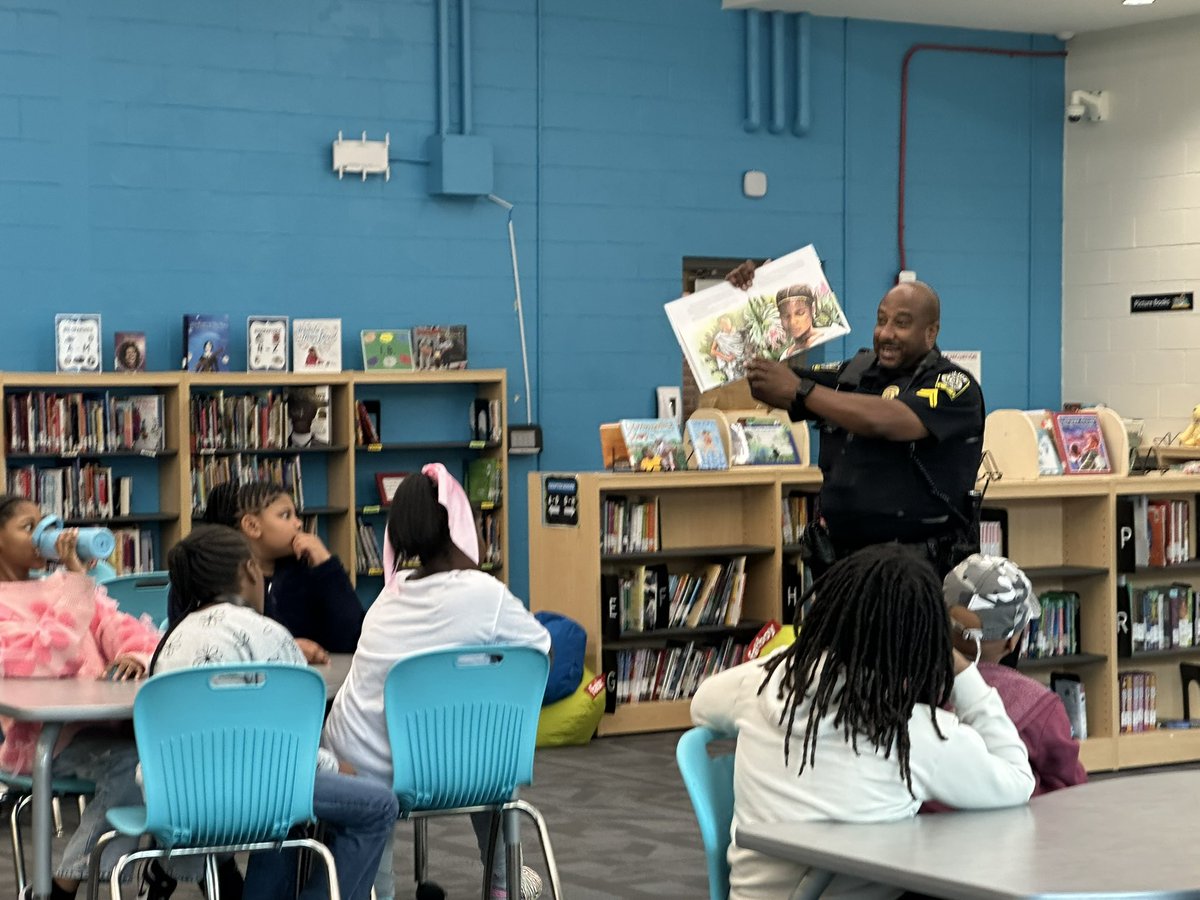 In honor of Black History Month, <a href="/APSPolice/">Atlanta Public Schools Police Department</a> Officer Burke reads the classic story, Mufaro’s Beautiful Daughters to our fourth graders. <a href="/DrLWestManor1/">Dr Reginald Lawrence</a> <a href="/ib_manor/">West Manor IB</a> <a href="/APSMediaServ/">APS Media Services</a> <a href="/SEL_APS/">SEL in APS</a>
