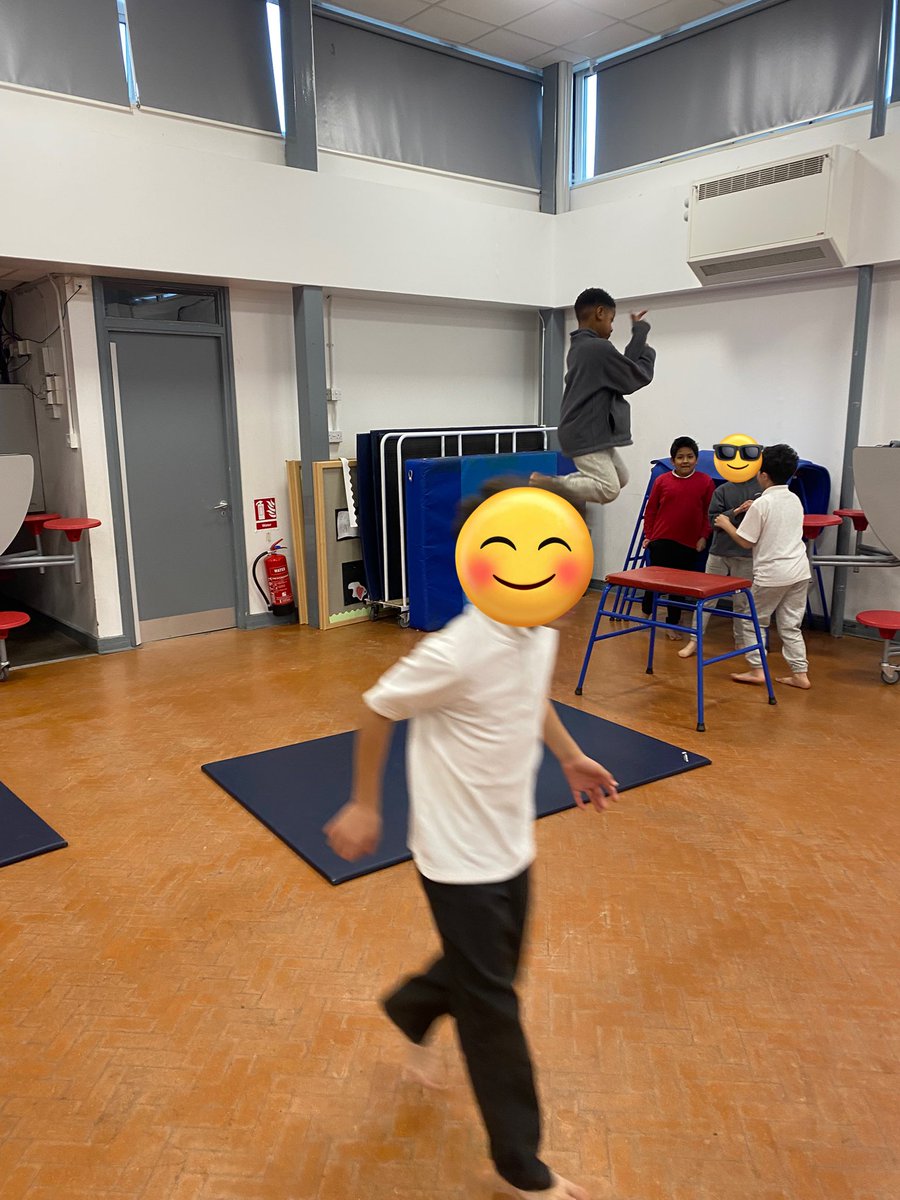 MrsMaloneCTS's tweet photo. A treat for us in gymnastics today! @CTS_Watford @headcherrytree #CTSpe https://t.co/k5dHUDEfva