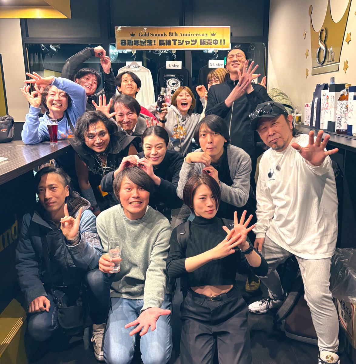 GoldSounds1's tweet photo. 本日もありがとうございました❗️
恒例の乾杯写真です🍻

お祝いに溢れたハッピーな一夜🎉
グルーヴに溢れる良き夜でした🍾

2025.2.7(金)
Gold Sounds 8th Anniversary
『Asakusa Meeting』

#MY_project
#オグラユウスケ
#More_Sugar
#imaeakira
#道太郎
#荒木林太郎
#Ashray
#杏仁豆腐とおしるこ太郎 https://t.co/su1Zm7oL1w