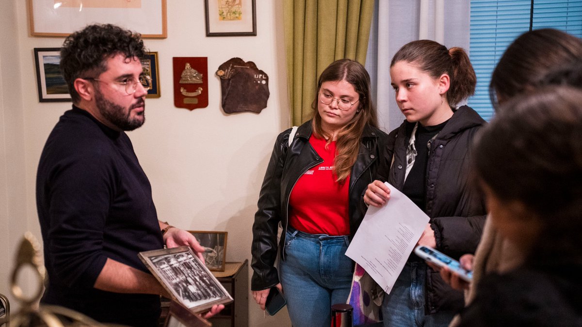 Ayer, en una sesión especial de Libreta Mandarache, exploramos la literatura escrita por mujeres. 🖋️💜 Con <a href="/frangarcera/">Fran Garcerá</a> , técnico del Patronato Carmen Conde-Antonio Oliver, hablamos sobre redes de escritura y cuidados en la Edad de Plata.