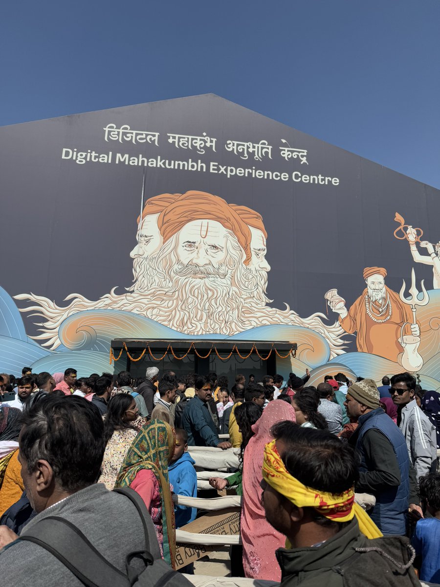 CreditCruze's tweet photo. 🚨 Guys, #Kumbh is extremely crowded, and the entire #PrayagrajTraffic is chaotic and choked! 🚗🚦
For the first time, I saw #GoogleNavigation showing the whole route in blue 🔵, yet it took nearly 5 HOURS ⏳ to cover just 15–20 km! 😳 So, don’t trust Google Navigation! ❌🗺️
Locals say the crowd surged massively after Feb 5️⃣ and is now almost as packed as it was on Jan 2️⃣9️⃣! 😵💫🚶♂️🚶♀️ Stay prepared!
#Mahakumbh #Prayagraj #PrayagrajMahakumbh #kumbh