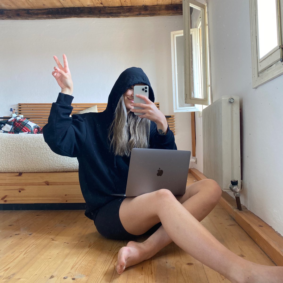 Laurastacksats's tweet image. 1/9 All my bitcoin 'wow moments' as an Italian young girl with a design/artistic background and zero tech experience. A thread