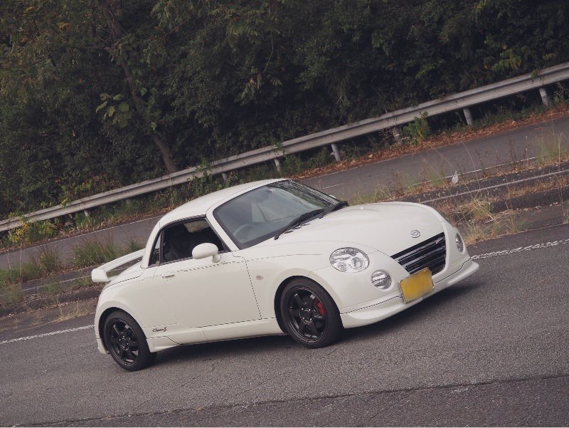 kjbdet's tweet photo. #あなたは愛車の何オーナー目ですか
1オーナー目と2オーナー目！
880コペンの納期は長く最短で1カ月半とかでしたが、色々重なり半年近く待ったのは良い思い出…
Y34は元法人オーナーで、1年落ちのアドバンdBを履いていたので、メンテにお金を惜しんでなさそうと思い購入。 https://t.co/8NhBsbLEAn