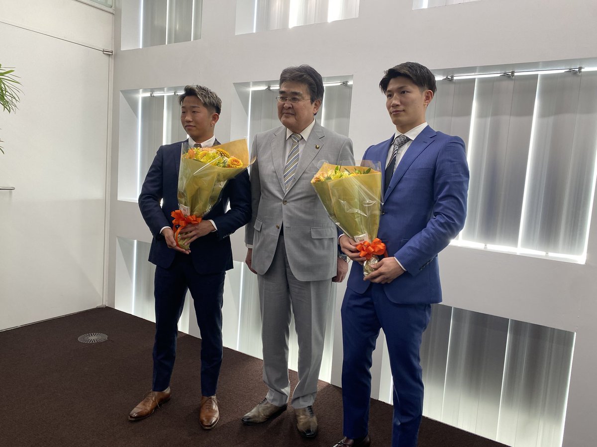 PhsxoaCrQrWONqm's tweet photo. RISEチャンピオン戴冠の報告にハルト君 竜君 お好み焼き道とん堀稲場社長と行ってまいりました。
加藤市長福生市役所職員の皆様格メディア媒体の方々ありがとうございました。
#RISE182 #RISE184 #安本晴翔 #花岡竜 #お好み焼き道とん堀 #福生市役所 #橋本道場
https://t.co/gqmYPWo9Tw https://t.co/mXyafc1vG5