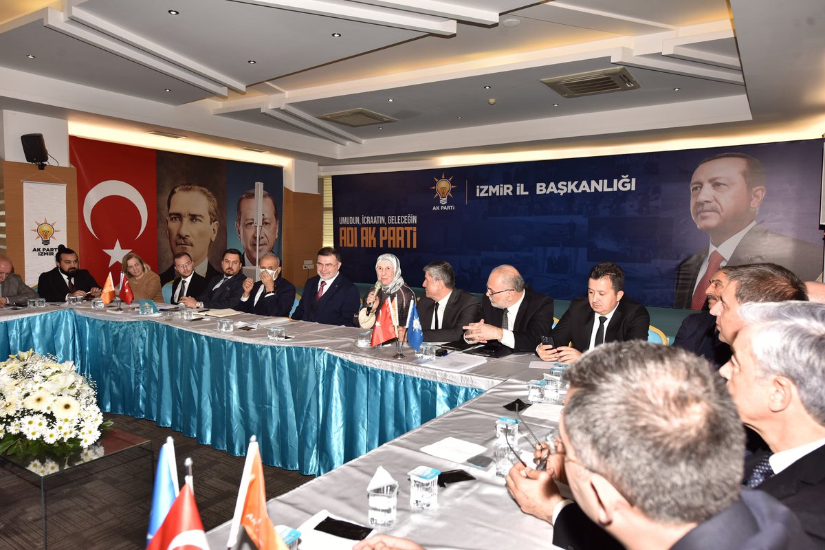 64. Hükümet Aile ve Sosyal Politikalar Bakanımız Sn. Sema Ramazanoğlu’nu İl Başkanlığımızda ağırlamaktan büyük bir memnuniyet duyduk. 

Nazik ziyaretleri, kıymetli görüşleri ve samimi temennileri için kendilerine şükranlarımı sunuyorum.