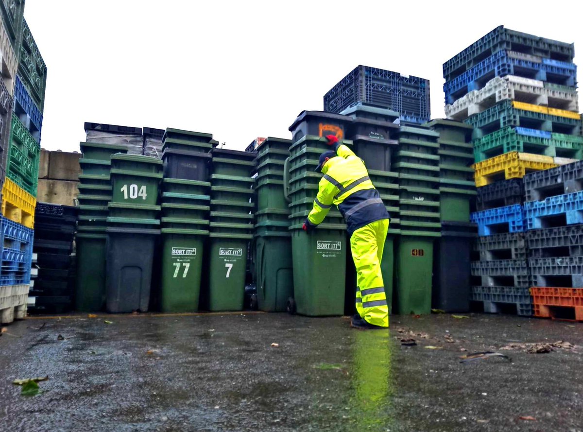 Did you know we can recycle old or broken wheelie bins?

This service is available for councils and waste companies!

#BehindTheScenes #WasteToResource #OneMansRubbish