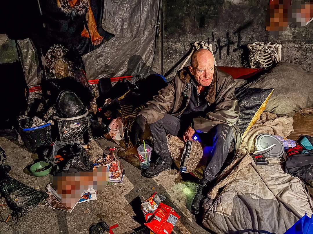 ilyavrlmv's tweet photo. Even though Las Vegas is located in a desert, heavy rains are not rare. Hundreds of kilometers of storm tunnels were built to prevent the city from flooding. The tunnels have become an underground city for so-called "mole people" — the homeless who have gone underground. https://t.co/63YPeyJ3p5