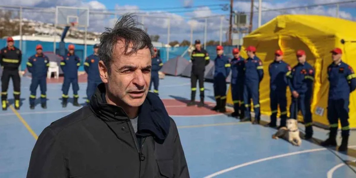 DenizhanGuzel's tweet image. Yunanistan Başbakanı Kiryakos Miçotakis, Ege Denizi&apos;nde son günlerde yaşanan sismik hareketlilik nedeniyle sarsıntıların merkezinde bulunan Santorini Adası&apos;nı ziyaret etti.
#SantoriniVolcano #Greece #Santoriniquake, #deprem, #egeen #Eegedenizi, #Yunanistan