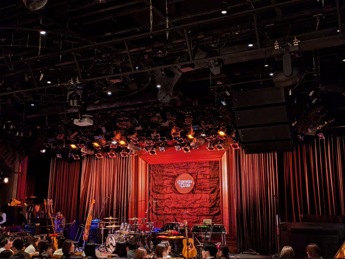 Night_Journey46's tweet image. 2025.02.07 @ COTTON CLUB
SUPER BEAVER
アコースティックのラクダ 2025 〜必然コットンクラブ〜
アコースティックツアーのボーナスステージ。
4月で20周年を迎える彼らに対しまさかのコットンクラブも11月で20周年。自分らの方が先輩だと冗談を交えてのライブは距離感を取っ払った極上の時間でした!