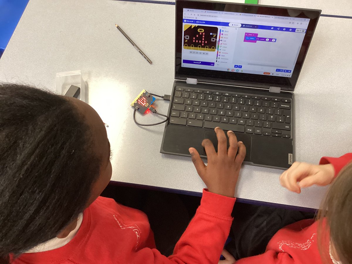 MarfleetPrimary's tweet photo. Year 3 have made dice using our microbits! We are testing out just how random the microbits are by comparing with real dice rolls! #computing #coding #microbits https://t.co/DmBLbQ0BdD