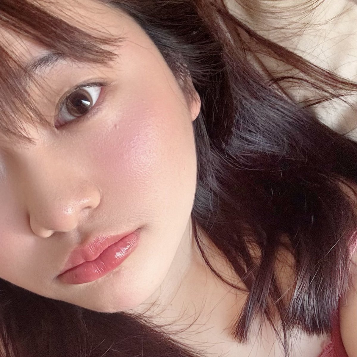 เรามี hince balm รุ่นนี้หลายสีแล้วเห็นสี Lil Mauve ชมพูติดม่วงนิดๆ ปาดแล้วน่ารักมั่ก💖💖

เป็น 3 in 1 ใช้กับ ตา แก้ม ปาก✨
- วันที่ทากันแดดลงอันนิต่อได้ลุคแก้มใส มีความแก้มเงา ฉ่ำวาวสุด
- วันที่ลงรองพื้น ลงตัวนี้วอร์มเนื้อที่อุ้งมือก่อนแล้วค่อยแท็บๆเอา อย่าปาดที่ผิวตรงๆน้า