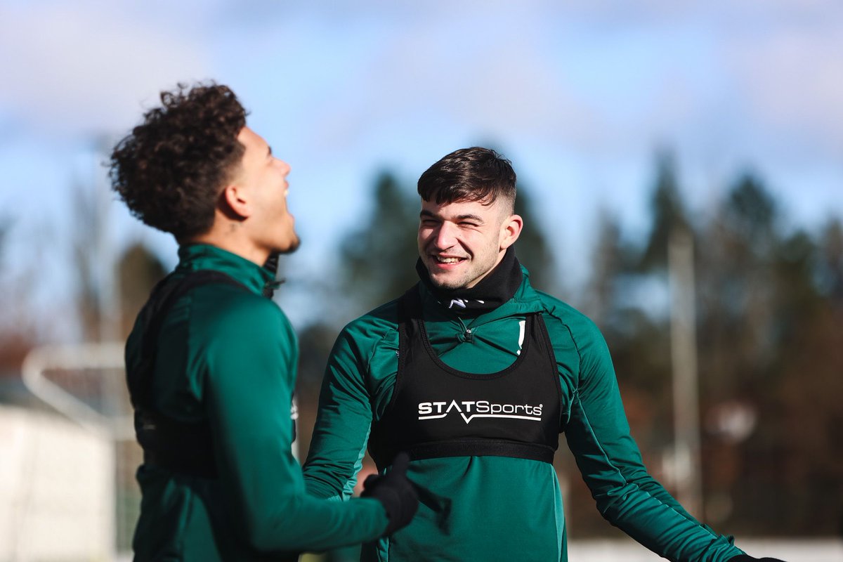 Glentoran's tweet image. Plenty of smiles at training today and why not? It&apos;s a great time to be a Glenman. 💚 

Working hard, keeping momentum 💪 

Find a job you love doing and you&apos;ll never work a day in your life 👏 

#COYGlens