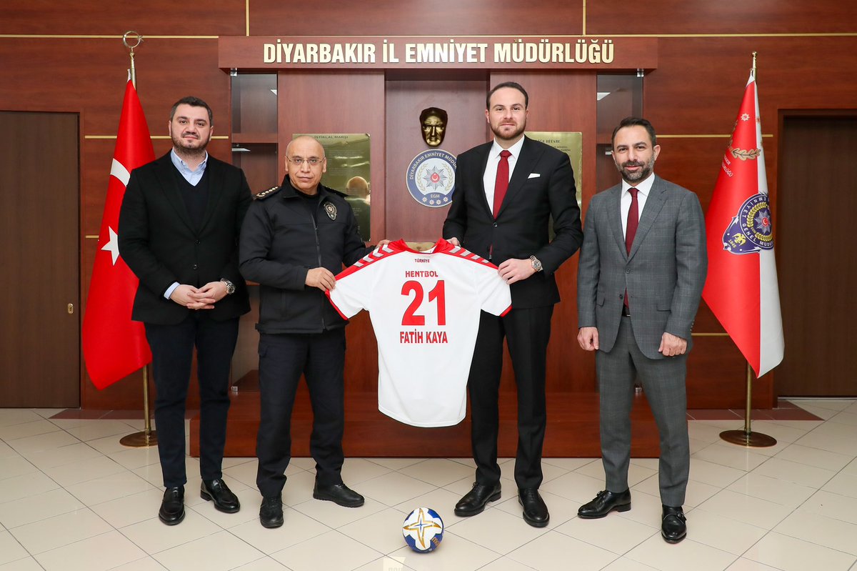 Türkiye Hentbol Federasyonu (THF) Başkanı Mesut Çebi, Başkan Vekili Ali Ceylan ve Yönetim Kurulu Üyesi Doğancan Erol’la birlikte A Milli Erkek Hentbol Takımımızın 12 Mart’da Diyarbakır’da İsviçre ile oynayacağı Euro 2026 Eleme Grubu maçı öncesi Diyarbakır Valisi Murat