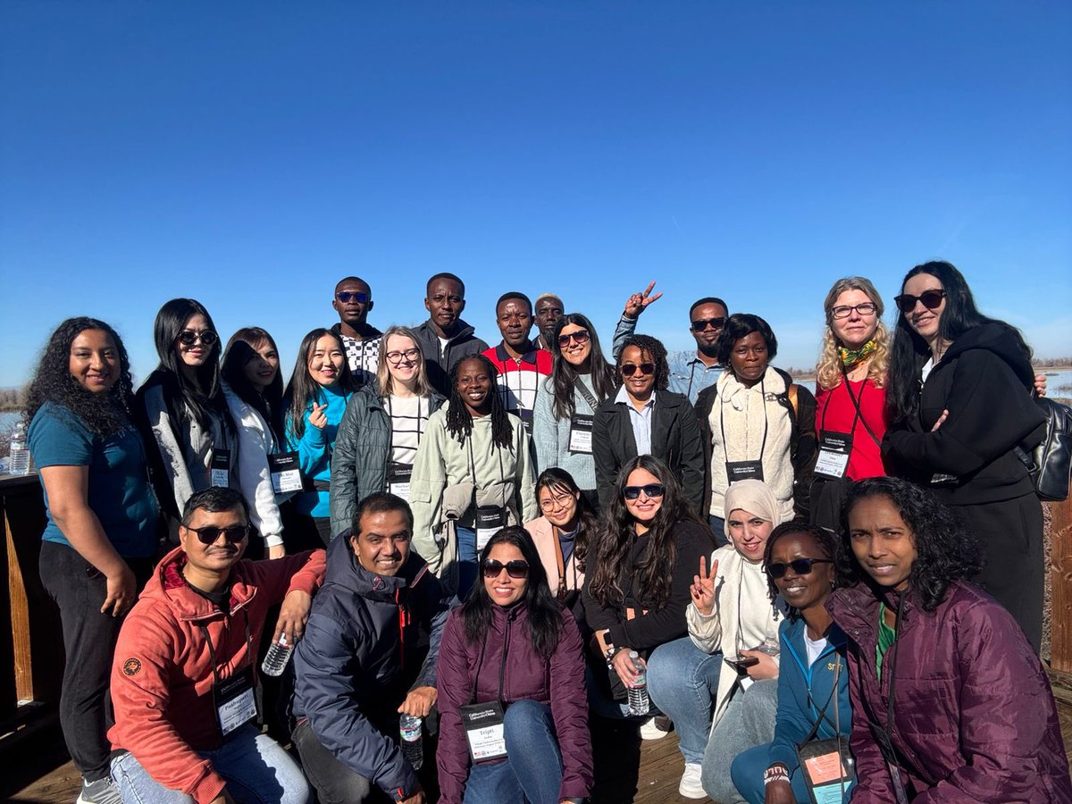 usembassyMVD's tweet photo. 👩‍🏫👨‍🏫¿Sos docente de secundaria o UTU en las áreas de inglés, STEM o ciencias sociales en 🇺🇾? 

➡️Te alentamos a postular al programa de intercambio Teaching Excellence and Achievement (TEA) edición 2026. 

6️⃣ semanas en 🇺🇸 para participar de seminarios, clases y programas educativos.  

Informate sobre los requisitos y cómo postular aquí https://t.co/eAn5aSx8jl