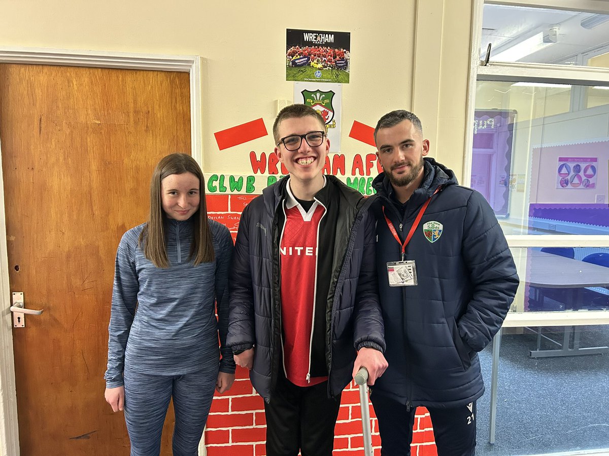 Stc PE (@pe_stchris) on Twitter photo Massive thanks to former <a href="/Wrexham_AFC/">Wrexham AFC</a> and current <a href="/tnsfc/">The New Saints FC</a> <a href="/LeoCarlosJSmith/">LeoSmith21</a> for visiting today and signing our <a href="/DameKellysTrust/">DameKellyHolmesTrust</a> Wrexham wall. Good luck tomorrow see you at Park Hall. Thanks to <a href="/Emma623195411/">Em J</a> for organising this. Massive thanks to former <a href="/Wrexham_AFC/">Wrexham AFC</a> and current <a href="/tnsfc/">The New Saints FC</a> <a href="/LeoCarlosJSmith/">LeoSmith21</a> for visiting today and signing our <a href="/DameKellysTrust/">DameKellyHolmesTrust</a> Wrexham wall. Good luck tomorrow see you at Park Hall. Thanks to <a href="/Emma623195411/">Em J</a> for organising this.