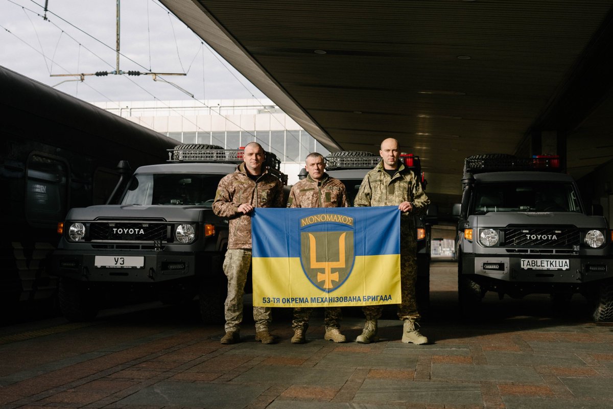 TabletkiUA's tweet photo. Тільки минулого тижня передали разом з @BackAndAlive кейсевак від https://t.co/sQxY0btFrY для 53-ї бригади, а вчора вже екіпаж врятував одного воїна. Дякуємо за ваші донати! 🫶 https://t.co/hPDo9CRFX8