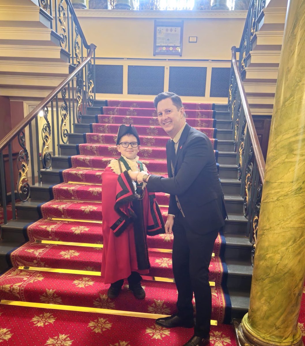 Your Voice Doncaster (@yourvoicedonca1) on Twitter photo Too cool for a handshake - let’s fist bump!🙌😎📸
Ethan, our Junior Civic Mayor, sharing a great moment with MP Lee Pincher – captured perfectly on the stairs of our beautiful Mansion House👊🌟
<a href="/DeltaPheasantB/">Delta Pheasant Bank</a> <a href="/LeePitcherMP/">Lee Pitcher MP</a> <a href="/MyDoncaster/">City of Doncaster Council</a> <a href="/sarahxkyle/">sarah goulding</a> Too cool for a handshake - let’s fist bump!🙌😎📸
Ethan, our Junior Civic Mayor, sharing a great moment with MP Lee Pincher – captured perfectly on the stairs of our beautiful Mansion House👊🌟
<a href="/DeltaPheasantB/">Delta Pheasant Bank</a> <a href="/LeePitcherMP/">Lee Pitcher MP</a> <a href="/MyDoncaster/">City of Doncaster Council</a> <a href="/sarahxkyle/">sarah goulding</a>
