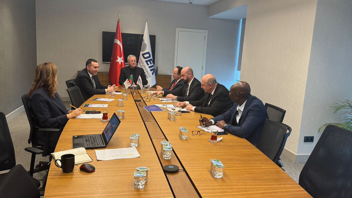 Türkiye-Cezayir İş Konseyimiz, Muhammet Mesut Toprak başkanlığında hibrit olarak toplantı gerçekleştirdi. 

Toplantıda, iki ülke arasındaki ticari ilişkilerin güçlendirilmesi ve İş Konseyi'nin gelecek projeler ele alındı.

🇹🇷🇩🇿
#İşimizTicariDiplomasi