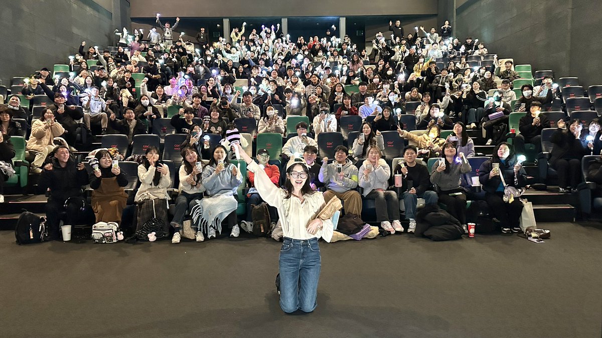 아이유(IU) tweet media