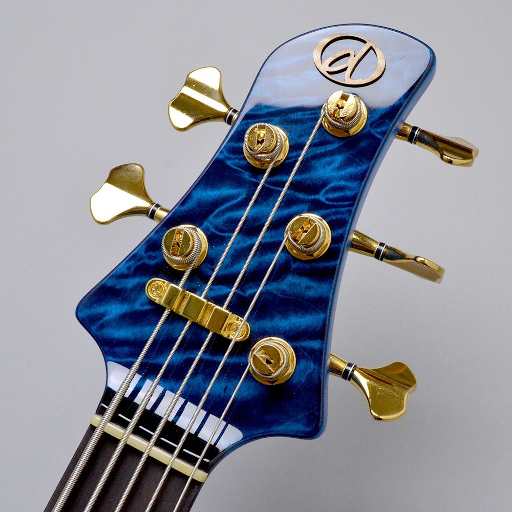 Aloud_BASS_K's tweet photo. HARRY'S ENGINEERING
dragonfly / CS-5 345 CUSTOM
社会人になって
お金を貯めて買った思い出の1本
キルテッドメイプルが美しすぎる、、、
#dragonfl
#生涯唯一無二のメインベース挙げてけ
#生涯唯一無二のメインギター挙げてけ https://t.co/TzKJJlnJxT