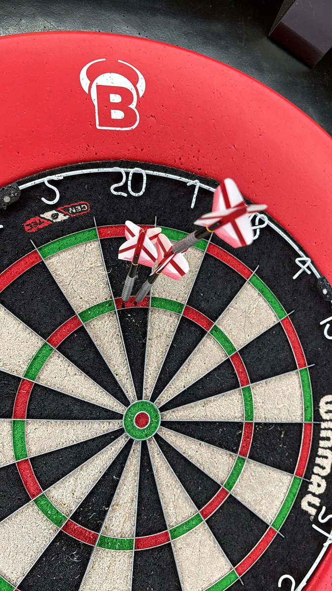 my first 180 someone please tell me if this counts ? <a href="/OfficialPDC/">PDC Darts</a> <a href="/LukeTheNuke180/">Luke Littler</a> <a href="/lukeh180/">Luke Humphries MBE</a> #robinhood #fraud