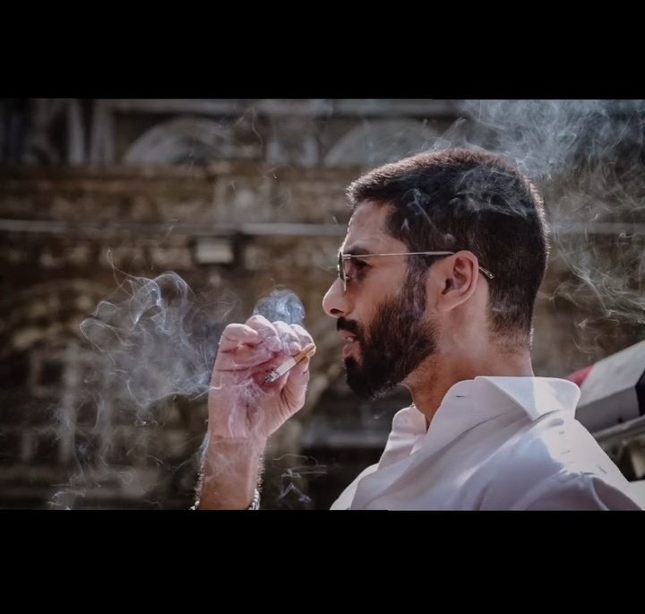 stans_shahid's tweet photo. Everything is good by SK in Deva movie but I got one thing which I wanted him to take it seriously.
I felt too much of smoking by SK I know that character demands it but please take care of your health @shahidkapoor. π₯ΊπΌ
#deva
#ShahidKapoor
#DevaReview https://t.co/iWLLQy818H