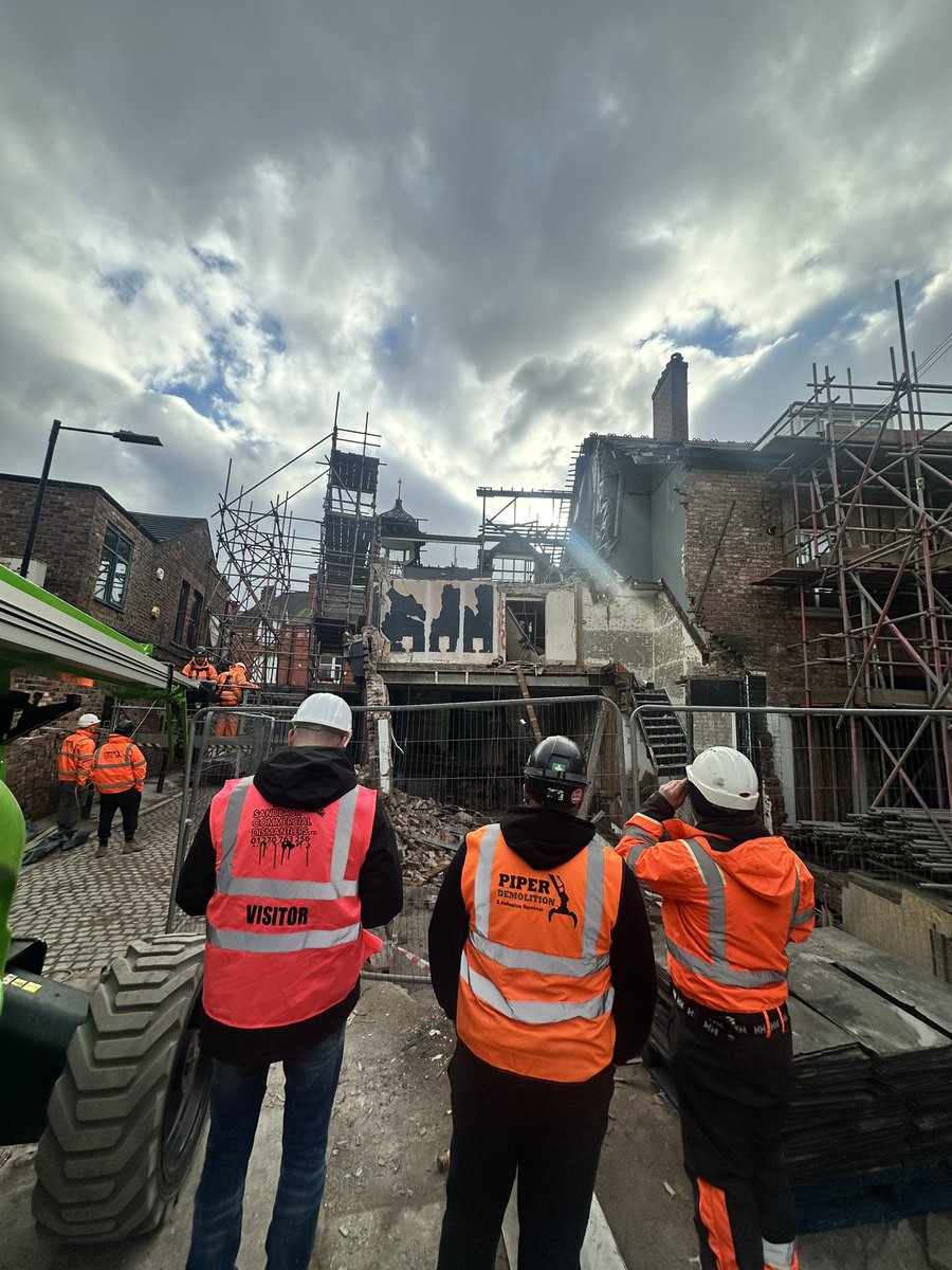 scd_ltd's tweet photo. First week completed in Hale at a Emergency demolition site https://t.co/SUh5LSlTB7