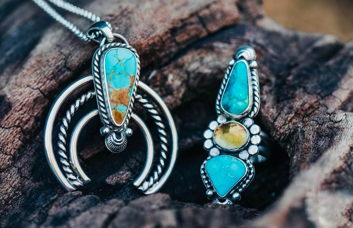 Silver__Raven's tweet photo. Beautiful captures by the talented @franziska_lewis_photography ✨ 

Love her colllection of ‘Silver Raven Jewels!” 💖  

https://t.co/bsL33YHXy5

#jewelry #handmade #Folly #Charlestonsc #rings #Turquoise https://t.co/wrHzvCbczk